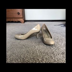 Predictions Comfort Nude Pump Heels Size 9